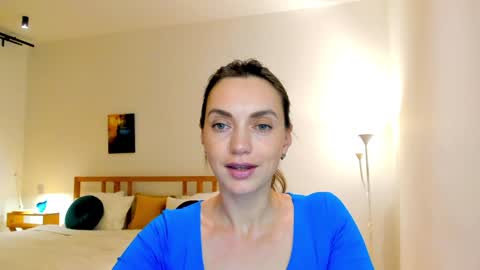 Snapshot of lovelyeemia chatting on 12.08.24 Mia online show from 12.08.24