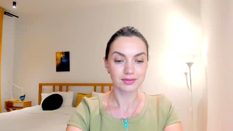 Snapshot of lovelyeemia chatting on 12.10.24 Mia online show from 12.10.24