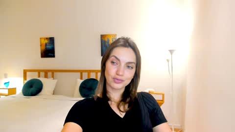 Snapshot of lovelyeemia chatting on 12.11.24 Mia online show from 12.11.24