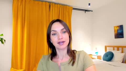 Snapshot of lovelyeemia chatting on 12.13.24 Mia online show from 12.13.24