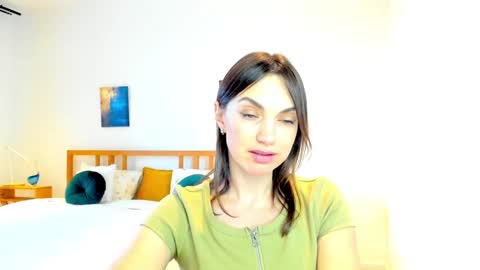 Snapshot of lovelyeemia chatting on 12.18.24 Mia online show from 12.18.24