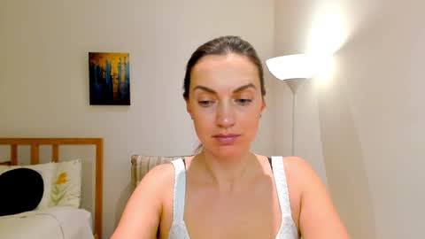 Snapshot of lovelyeemia chatting on 12.21.24 Mia online show from 12.21.24