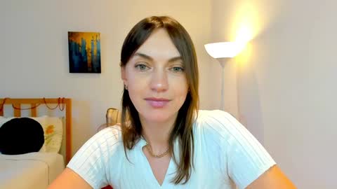 Snapshot of lovelyeemia chatting on 12.25.24 Mia online show from 12.25.24