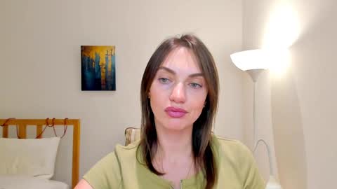 Snapshot of lovelyeemia chatting on 01.04.25 Mia online show from 01.04.25