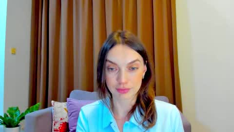 Snapshot of lovelyeemia chatting on 10.05.25 Mia online show from 10.05.25