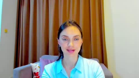 Snapshot of lovelyeemia chatting on 10.08.25 Mia online show from 10.08.25