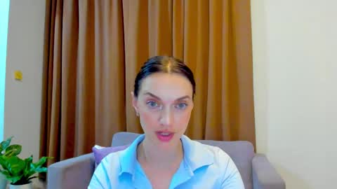 Snapshot of lovelyeemia chatting on 10.17.25 Mia online show from 10.17.25