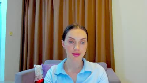 Snapshot of lovelyeemia chatting on 10.21.25 Mia online show from 10.21.25