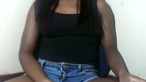 Snapshot of lovelylarra chatting on 01.17.26 lovelylarra online show from 01.17.26