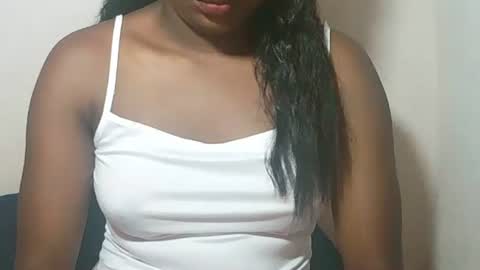 Snapshot of lovelylarra chatting on 02.18.26 lovelylarra online show from 02.18.26