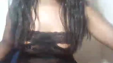 Snapshot of lovelylarra chatting on 02.19.26 lovelylarra online show from 02.19.26