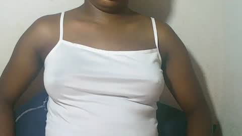 Snapshot of lovelylarra chatting on 02.22.26 lovelylarra online show from 02.22.26