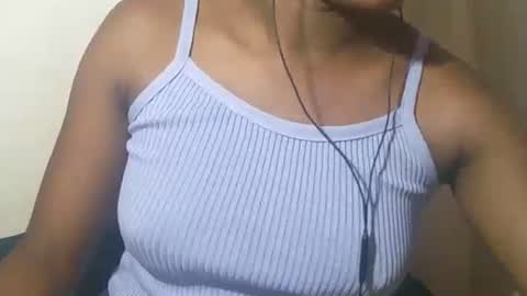 Snapshot of lovelylarra chatting on 02.27.26 lovelylarra online show from 02.27.26