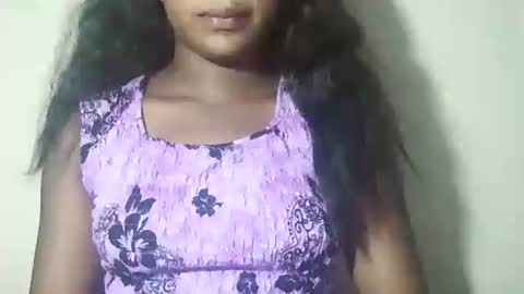lovelylarra online show from 03.31.26