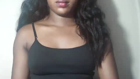 lovelylarra online show from 03.31.26