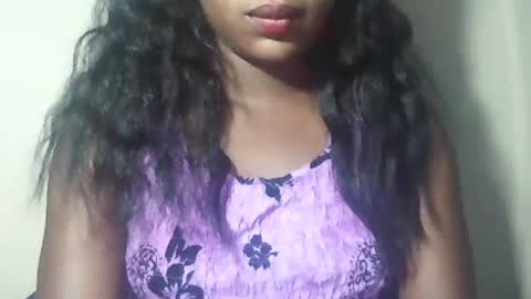 lovelylarra online show from 04.01.26