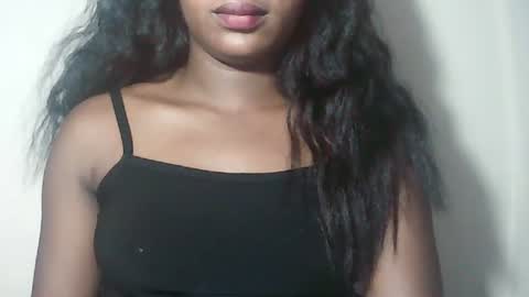 lovelylarra online show from 04.03.26