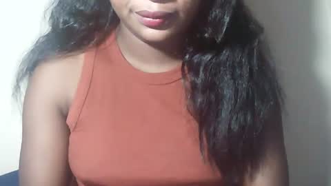 lovelylarra online show from 04.06.26