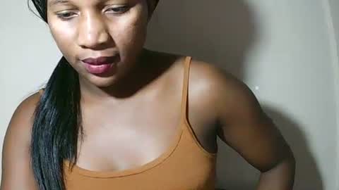 lovelylarra online show from 05.01.26