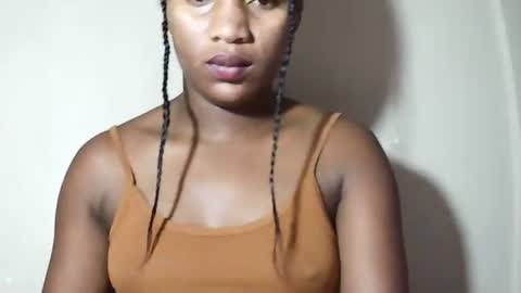 lovelylarra online show from 05.02.26