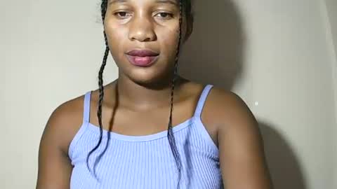 lovelylarra online show from 05.03.26