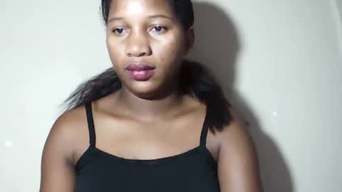 lovelylarra online show from 05.05.26