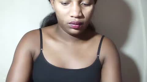 lovelylarra online show from 05.06.26