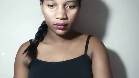 lovelylarra online show from 05.08.26