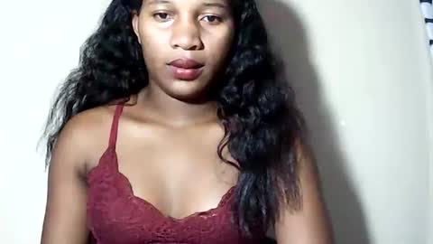 lovelylarra online show from 06.08.26