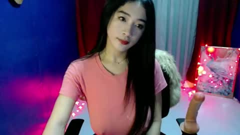 Snapshot of lovelypetite143 chatting on 05.27.26 lovelypetite143 online show from 05.27.26