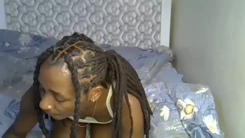 Snapshot of lovelytin chatting on 09.28.25 lovelytin online show from 09.28.25