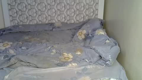 Snapshot of lovelytin chatting on 10.01.25 lovelytin online show from 10.01.25