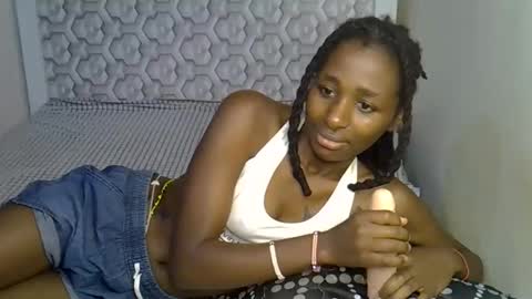 Snapshot of lovelytin chatting on 10.24.25 lovelytin online show from 10.24.25