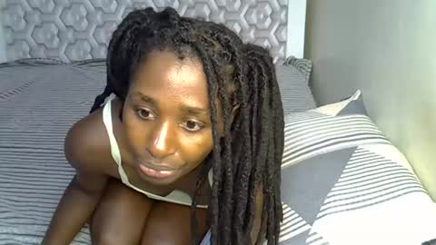 Snapshot of lovelytin chatting on 10.31.25 lovelytin online show from 10.31.25