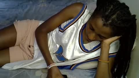 Snapshot of lovelytin chatting on 11.10.25 lovelytin online show from 11.10.25