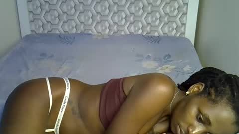 Snapshot of lovelytin chatting on 12.04.25 lovelytin online show from 12.04.25