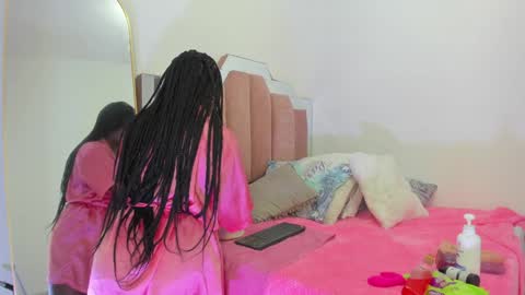 L O V E  online show from 01.30.25