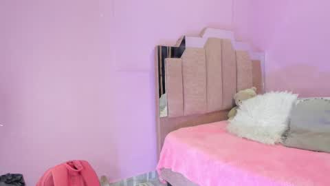 L O V E  online show from 09.17.25