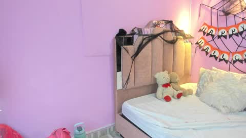 L O V E  online show from 10.24.25