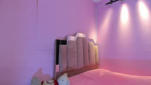 L O V E  online show from 02.04.26