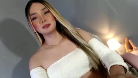 Snapshot of lovers_moon22 chatting on 12.13.24 lovers moon22 online show from 12.13.24