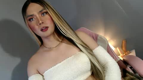 Snapshot of lovers_moon22 chatting on 01.10.25 lovers moon22 online show from 01.10.25