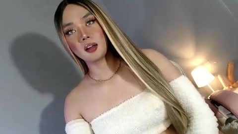 Snapshot of lovers_moon22 chatting on 01.12.25 lovers moon22 online show from 01.12.25