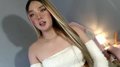 Snapshot of lovers_moon22 chatting on 01.21.25 lovers moon22 online show from 01.21.25