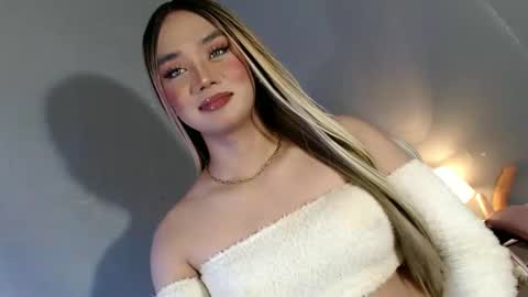 Snapshot of lovers_moon22 chatting on 02.01.25 lovers moon22 online show from 02.01.25