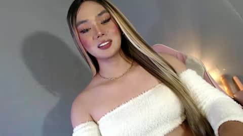 Snapshot of lovers_moon22 chatting on 02.14.25 lovers moon22 online show from 02.14.25