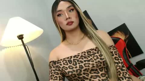 Snapshot of lovers_moon22 chatting on 10.06.25 lovers moon22 online show from 10.06.25