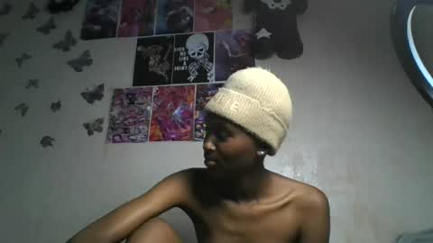 Snapshot of lovers_oncam chatting on 07.22.26 RedJoy online show from 07.22.26