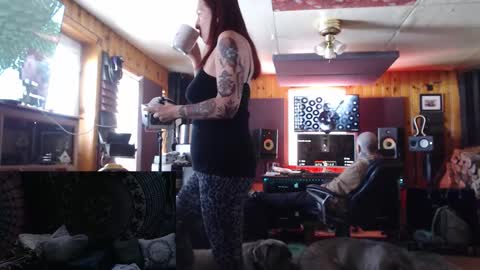 Snapshot of loversinadangeroustime2024 chatting on 02.16.26 Drake Sara online show from 02.16.26