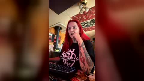Snapshot of loversinadangeroustime2024 chatting on 07.29.26 Drake Sara online show from 07.29.26